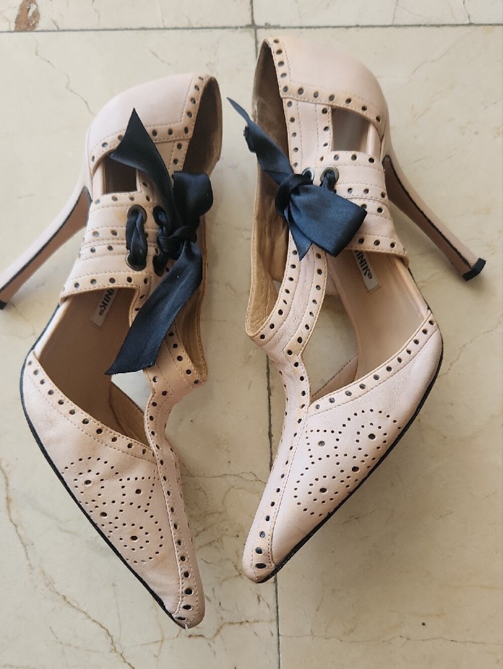 Manolo Blahnik Pink Pointed T-Strap Heels with Black Ribbon - Picture 6 of 11